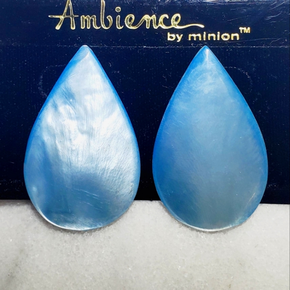 Vintage Pearlized 80s Blue Oyster Earrings